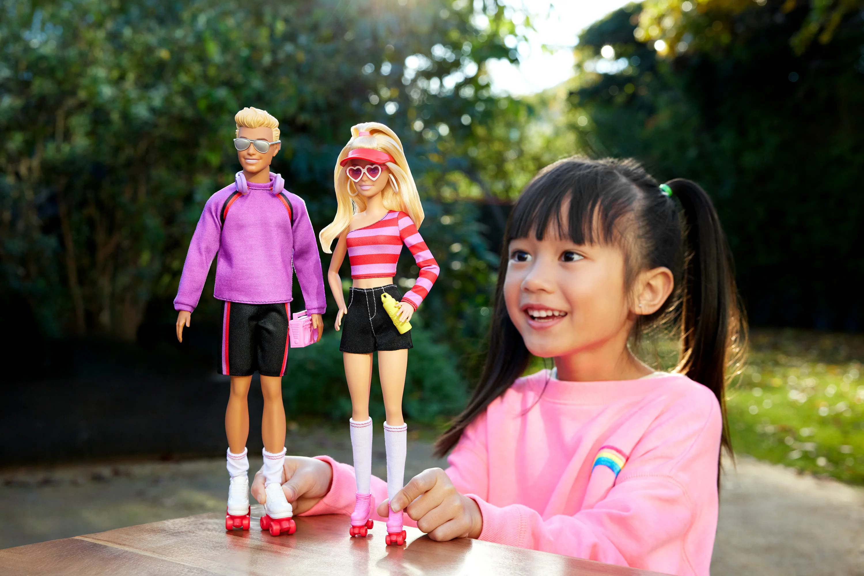 Barbie Fashionistas 2 Doll & 6 Accessories Set, Roller-Skating Theme, 65th Anniversary - Image 6