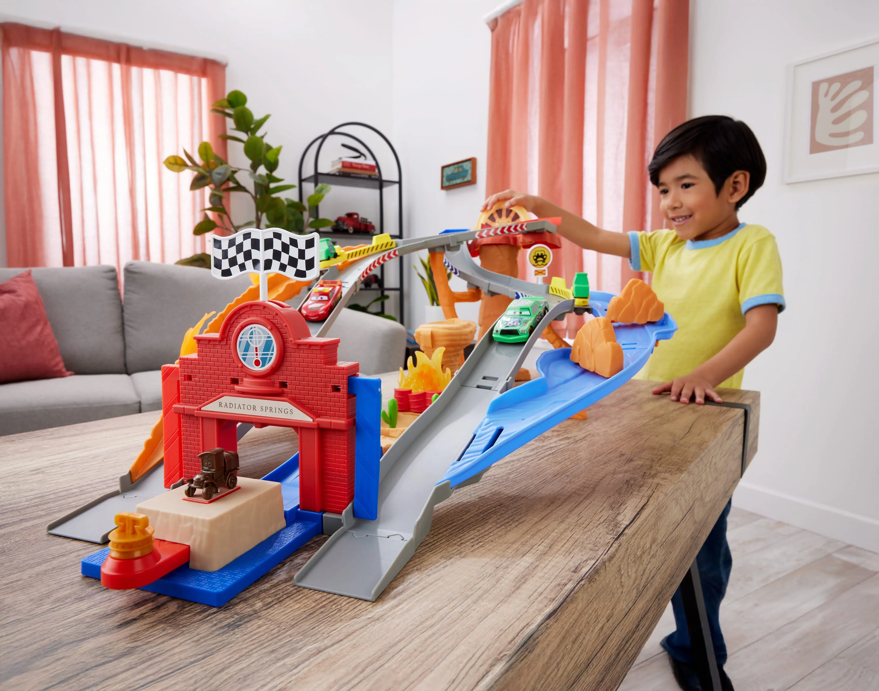 Disney and Pixar Cars Radiator Springs Race & Rescue Rescue Road Raceway Playset - Image 8