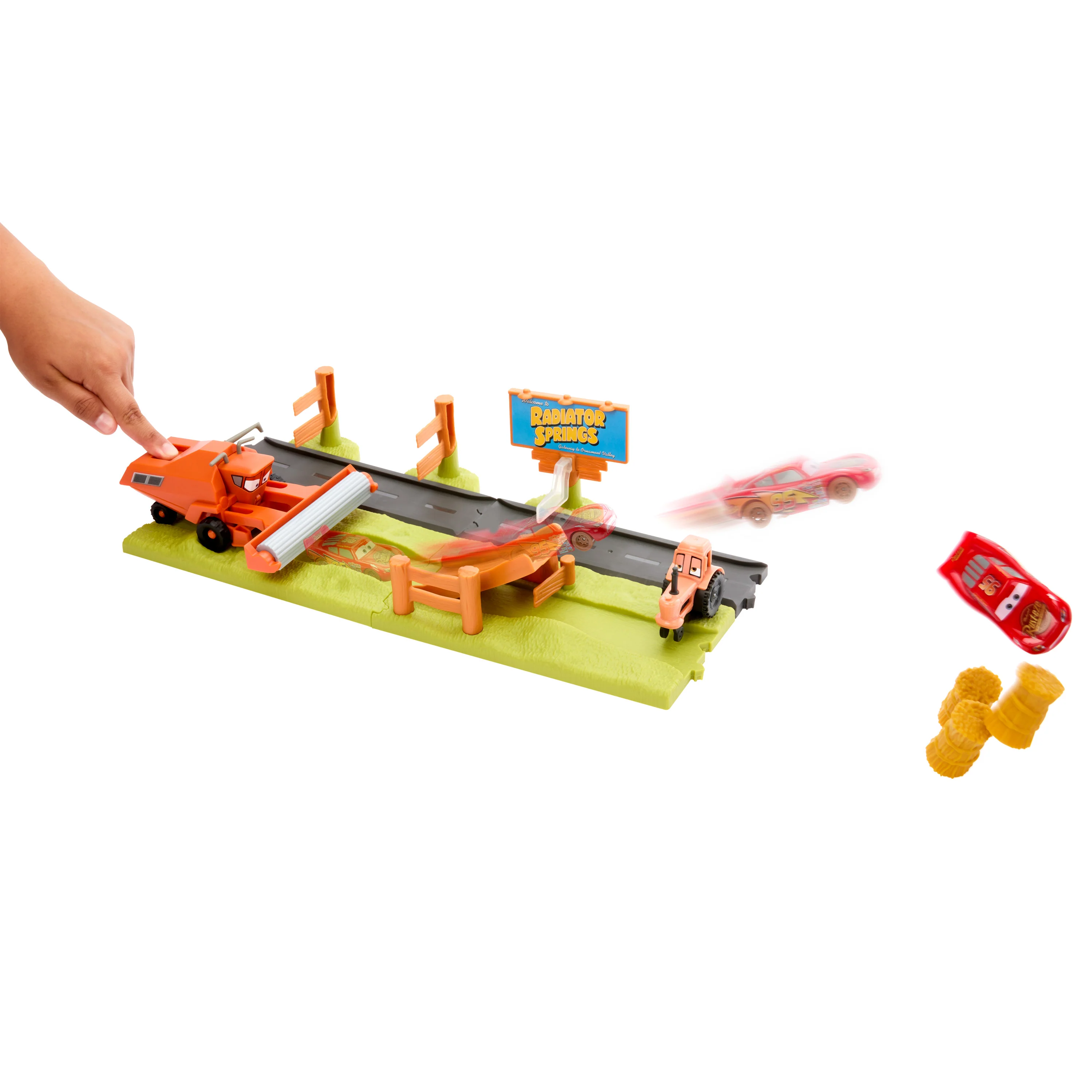 Disney and Pixar Cars Frank Escape & Stunt Race Playset - Image 4
