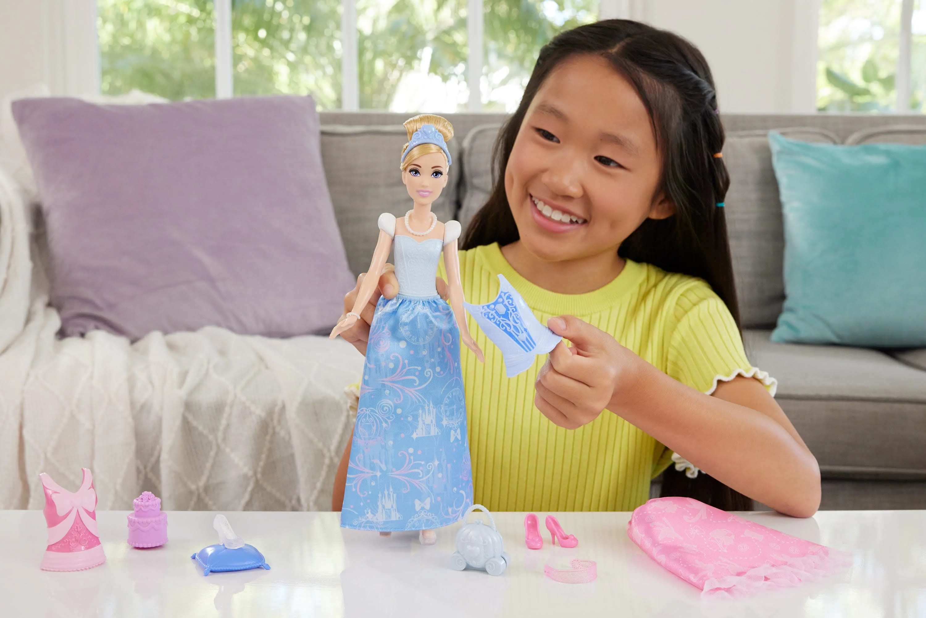 Disney Princess 2-in-1 Stories Cinderella Fashion Doll with 2 Snap-On Bodices - Image 6